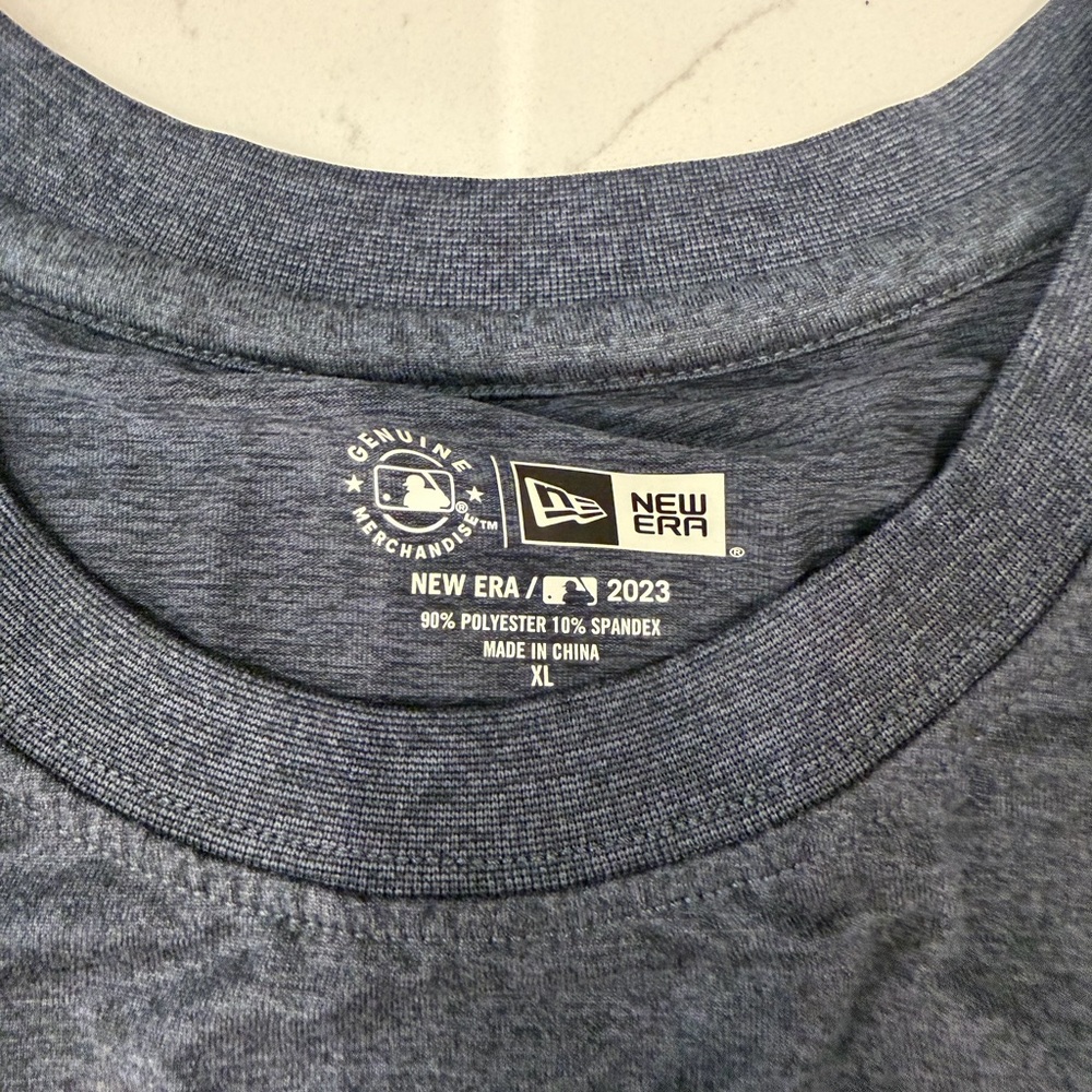 New Era Heathered Blue T-Shirt - Picture 3 of 3